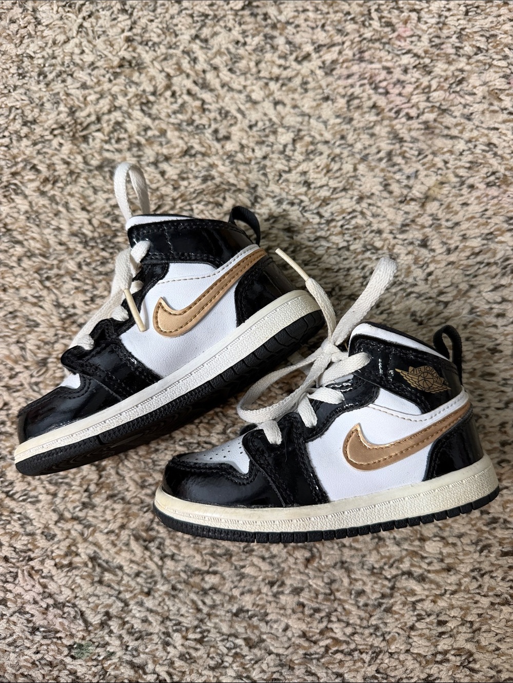Nike Air Jordan 1 Gold Swish kids